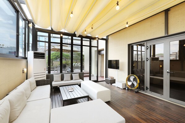 BBQ GARDEN CAMPING SUITE | Terrace/patio
