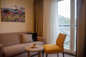 50-cm LCD TV with cable channels, TV - Hotel Morjan (Koblenz)