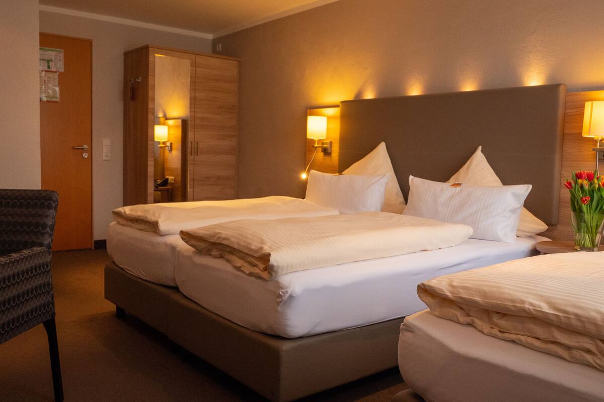 comfort triple room | 1 bedroom, minibar, in-room safe, desk