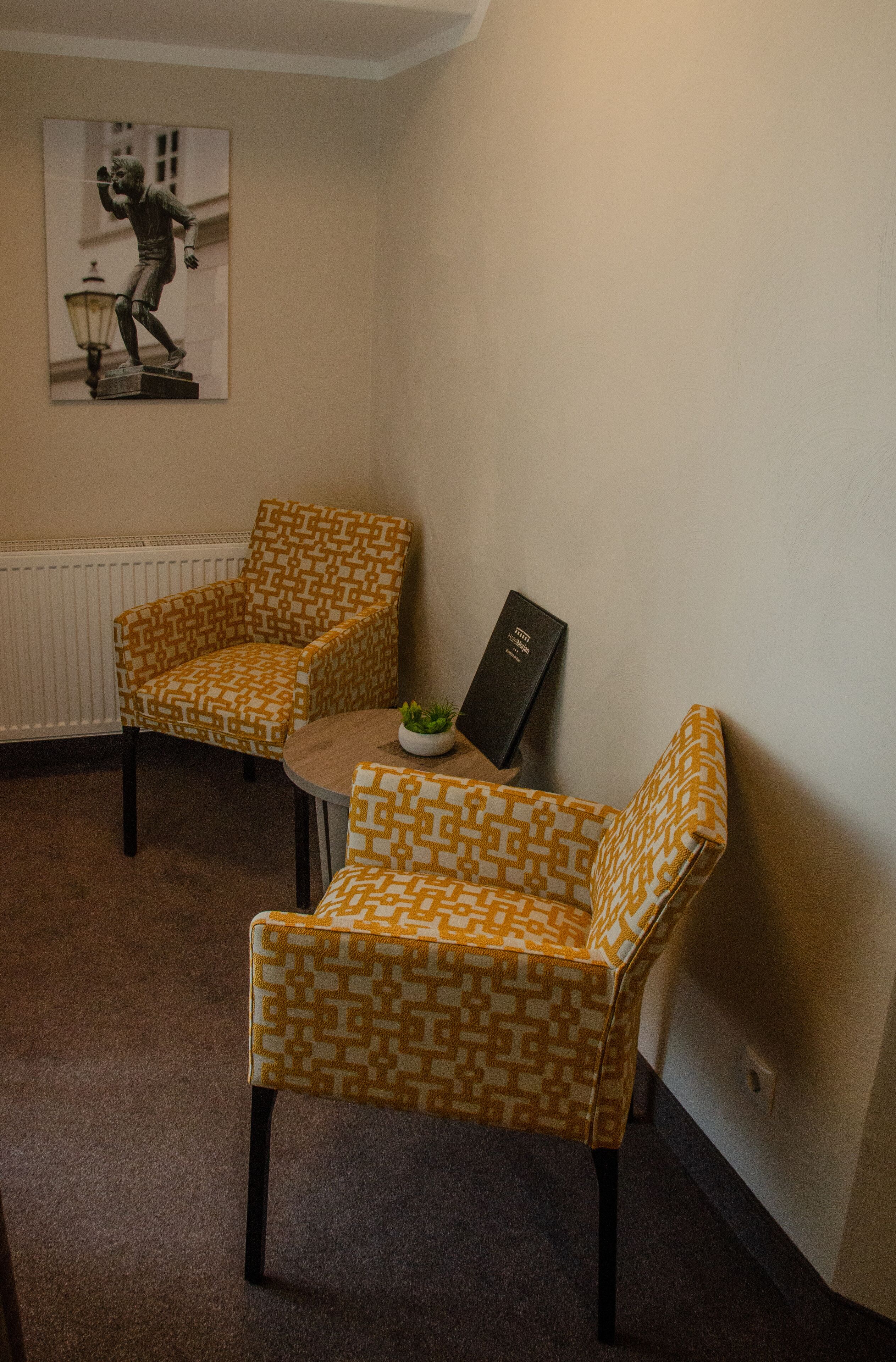 family room | living area | 50-cm lcd tv with cable channels, tv