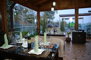 Dinner served, alfresco dining 