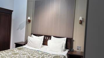 Deluxe Double Room | Desk, soundproofing, iron/ironing board, free WiFi