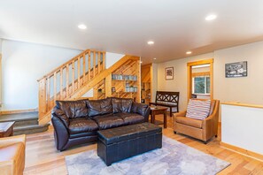 Smart TV, caminetto, videogiochi, lettore DVD