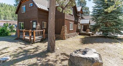 Heart of Truckee - Dog Friendly Home in Central Truckee, Kid's Room, Walk to Shops and Restaurants,