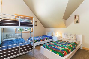 4 habitaciones, escritorio, tabla de planchar con plancha y wifi gratis
