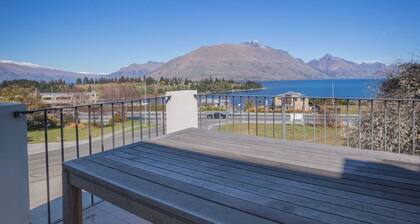 Lake and Mountain Ridge - Queenstown Apartment