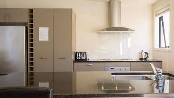 Réfrigérateur, micro-ondes, four, lave-vaisselle