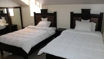 Kamar Twin, 2 Tempat Tidur Twin | Tirai kedap cahaya, tempat tidur lipat/tambahan, dan Wi-Fi gratis