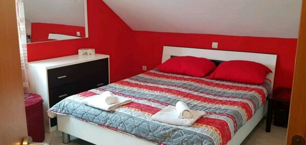 Apartment, 2 Bedrooms | Living area