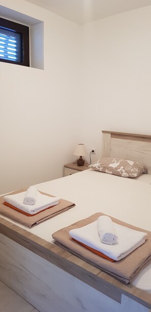 Apartment, 1 Bedroom, Ground Floor | Living room
