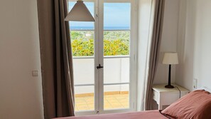 5 bedrooms, iron/ironing board, free WiFi, bed sheets