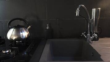 Réfrigérateur, four, plaque de cuisson, lave-vaisselle