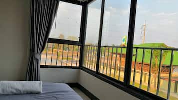 Family Triple Room, Multiple Beds, Non Smoking | Bed sheets