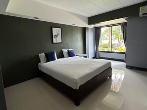 Deluxe Double Room, 1 King Bed, Non Smoking | Bed sheets