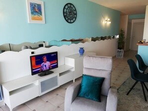 TV - Magnificent 3-room flat with sea view and terrace in Menton (Menton)