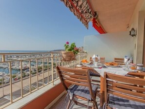 Outdoor dining - Magnificent 3-room flat with sea view and terrace in Menton (Menton)