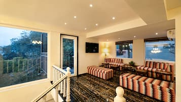 Área de estar no saguão