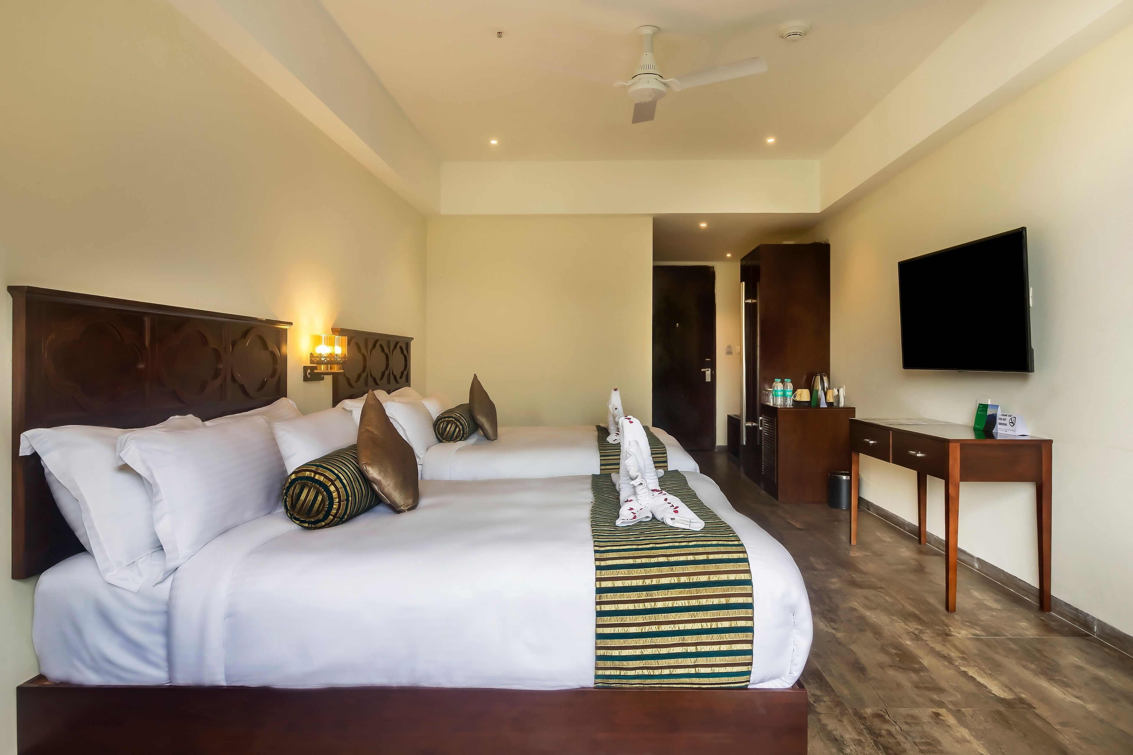 premier room, mountain view | premium bedding, down duvets, memory-foam beds, minibar