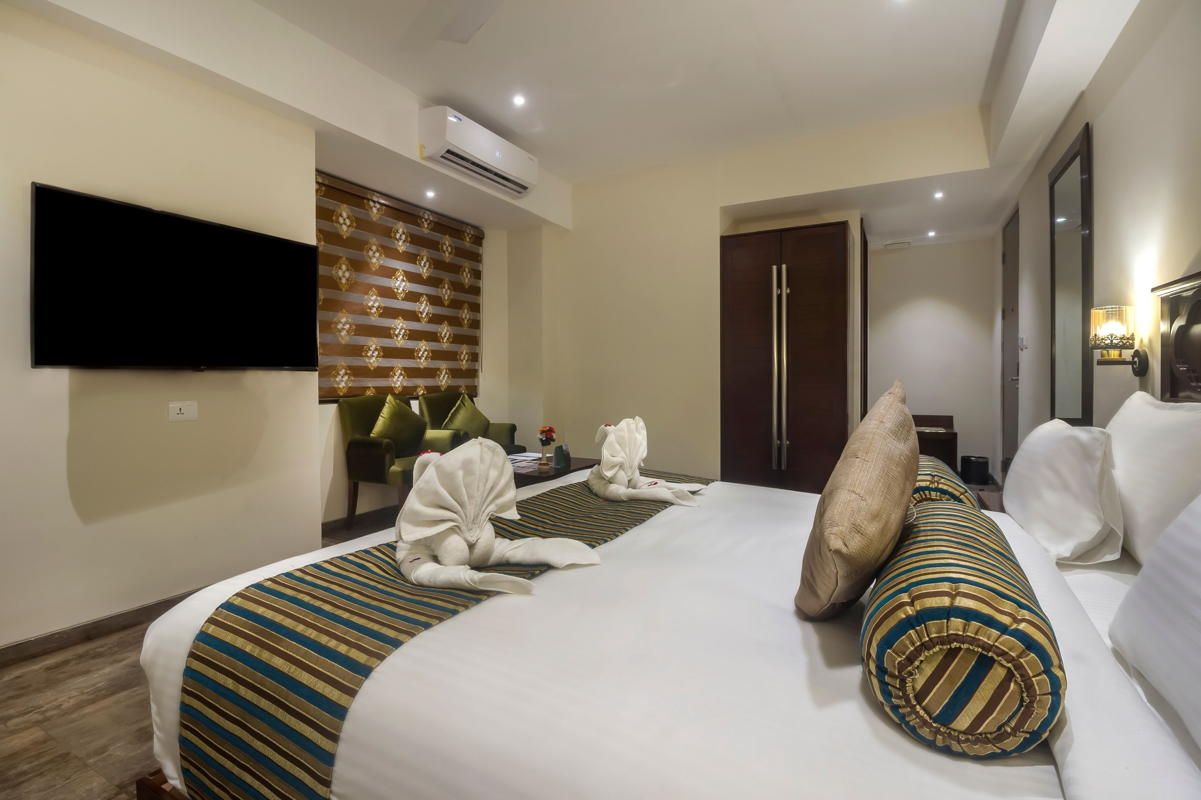 deluxe room | premium bedding, down duvets, memory-foam beds, minibar