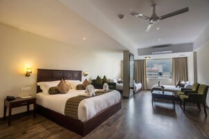 Premium bedding, down comforters, minibar, in-room safe