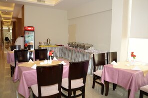 Breakfast area - Continental Inn Hotel Al Farwaniya (Farwaniya)