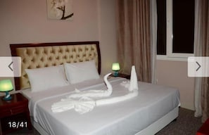 In-room safe, iron/ironing board, free cots/infant beds, rollaway beds - Continental Inn Hotel Al Farwaniya (Farwaniya)