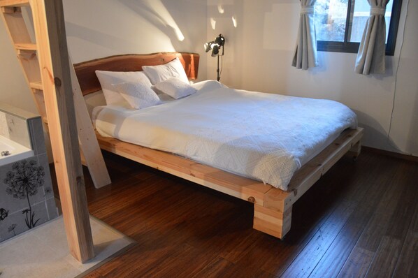 Deluxe Cabin, 1 Queen Bed