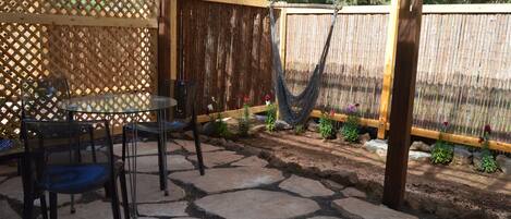 Deluxe Cabin, 1 Queen Bed | Terrace/patio