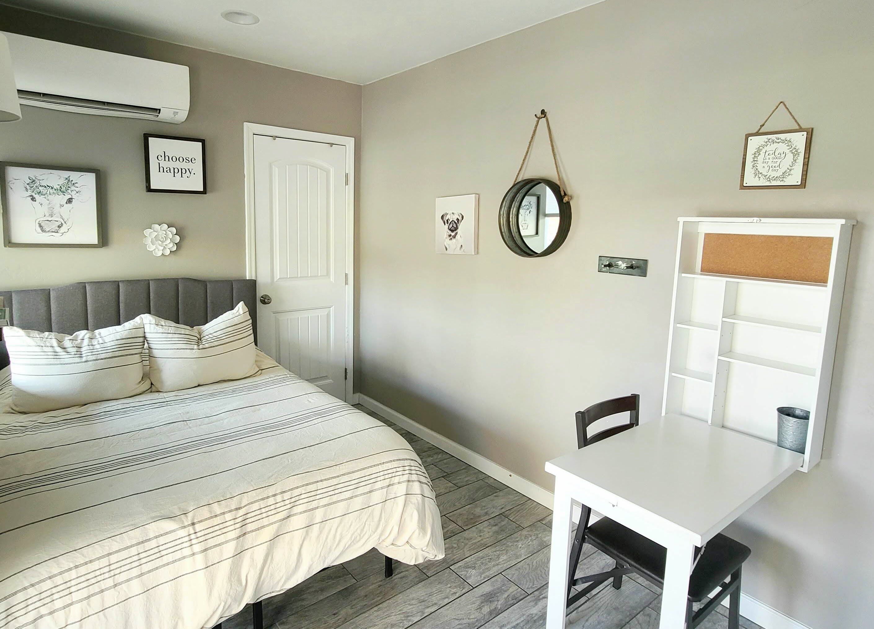 Peter Howell Studio with Central convenience, Comfort and Cost Effective 