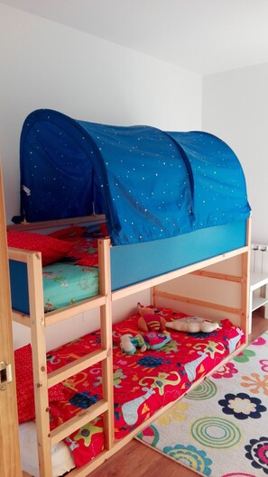 2 bedrooms, bed sheets, wheelchair access