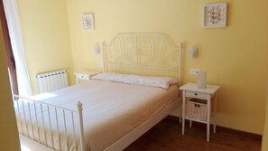 2 bedrooms, bed sheets, wheelchair access