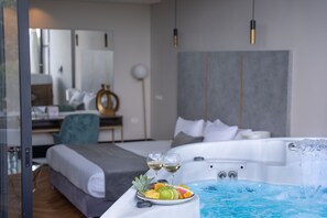 Ropa de cama de alta calidad y minibar 