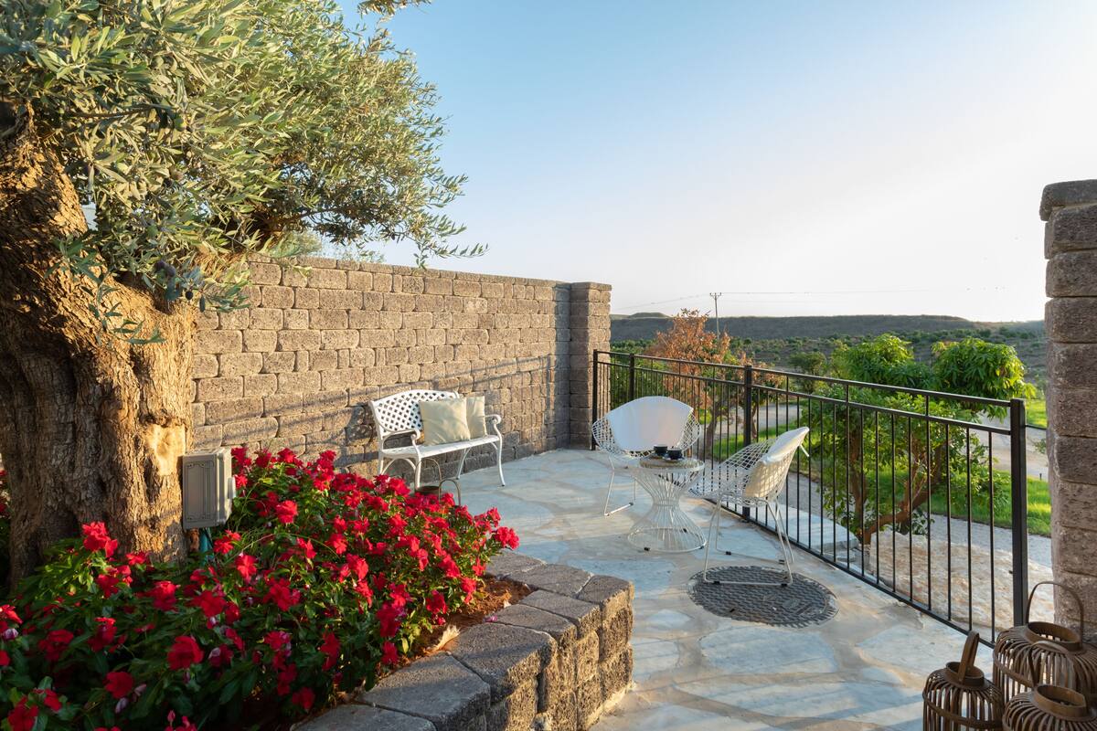 Jasper Garden Suite with Hot Tub | Terrace/patio