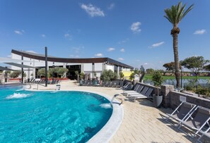 3 piscines intérieures, 2 piscines extérieures, cabanas gratuites
