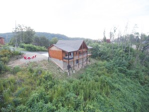 Exterior - Special Fall Rates - Location,  Luxury Cabin, Views, Hot Tub,  Fire Pit, 5 Stars (Gatlinburg)