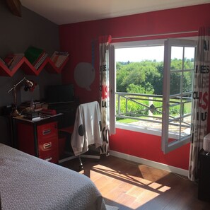 4 chambres, fer et planche à repasser, Wi-Fi, draps fournis