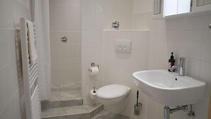 Douche, sèche-cheveux