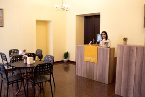 Quầy tiếp tân