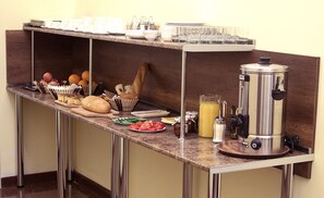 Free daily English breakfast 
