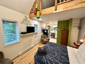 Free WiFi, bed sheets - Great cabin near trails and beaches - 13T (Ucluelet)