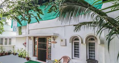 Casa independiente de 3 dormitorios, salón y cocina, todas las habitaciones tienen baño adjunto