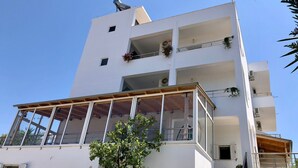Front of property - Joni Apartaments (Ksamil)