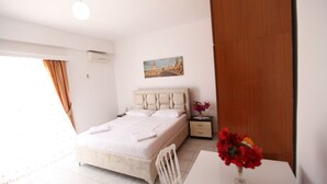2 bedrooms, desk, WiFi (free), bed sheets - Joni Apartaments (Ksamil)