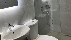 Family Apartment, Balcony, Sea View | Bathroom - Joni Apartaments (Ksamil)