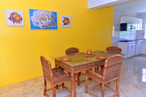 Premium Villa, Ocean and Pool View | Restauration dans la chambre