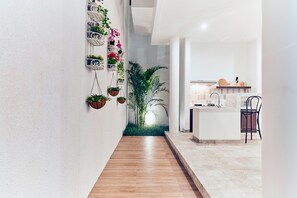 Télévision à écran plat de 32 pouces avec chaînes par câble