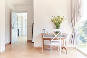 Coffres-forts dans les chambres, bureau, Wi-Fi gratuit, draps fournis