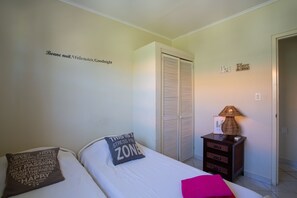 3 bedrooms, WiFi, bed sheets, wheelchair access