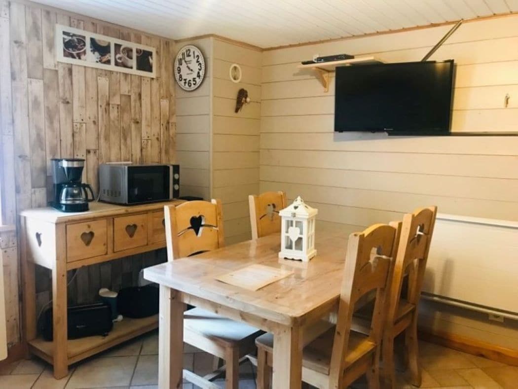 Cuisine équipée, fours, plaque cuisson gaz, lave-vaisselle, cafetières..