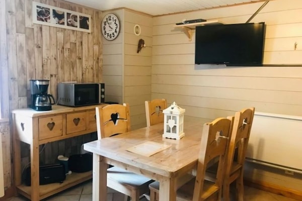 Cuisine équipée, fours, plaque cuisson gaz, lave-vaisselle, cafetières..